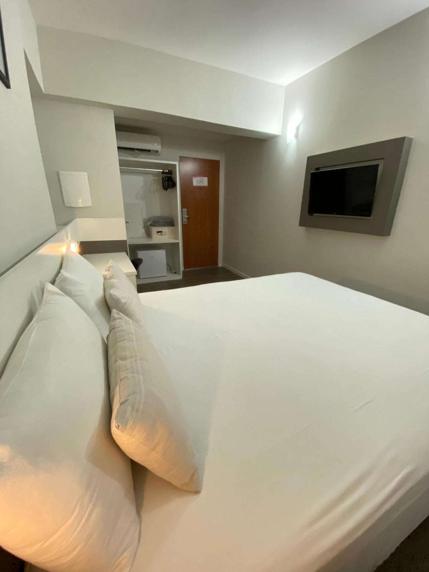 It'S Hotel Caratinga Bagian luar foto